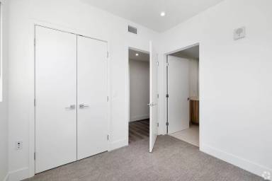 Main picture of 2600 S Sepulveda Blvd