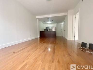 Main picture of 180 Scholes St