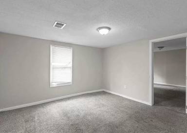 Main picture of 1646 Bennington Ave