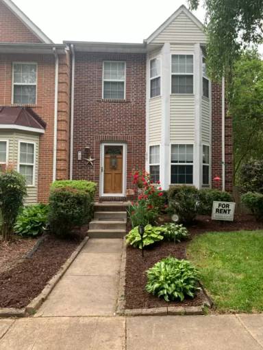 Main picture of 417 Lakeview Ct