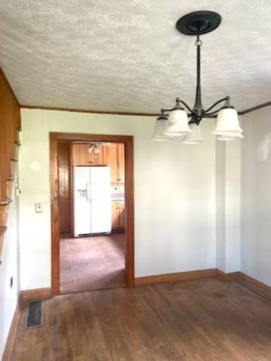 Main picture of 5134 Crystal Dr