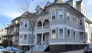 Main picture of 351 Thayer St
