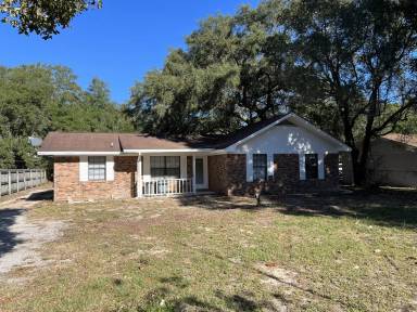 Main picture of 155 Persimmon St