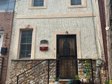 Main picture of 2433 Manton St