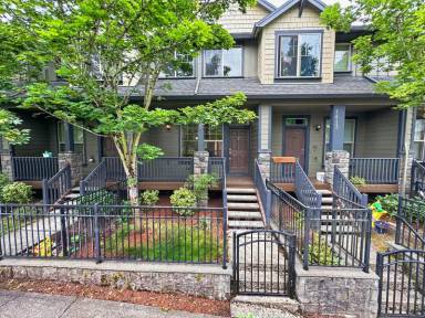 Main picture of 1413 NE Lockheart Ln
