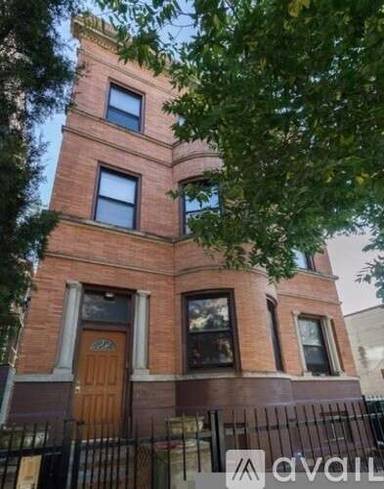Main picture of 941 W Windsor Ave