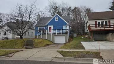 Main picture of 17 Saint Paul Ave