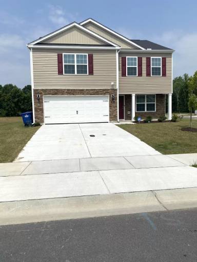 Main picture of 900 Riverstone Dr