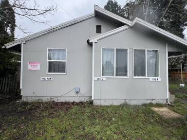 Main picture of 1960 Yew St SE