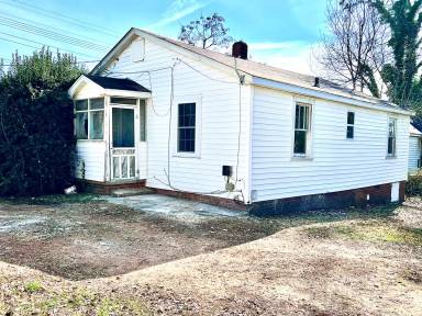 Main picture of 121 Forest St