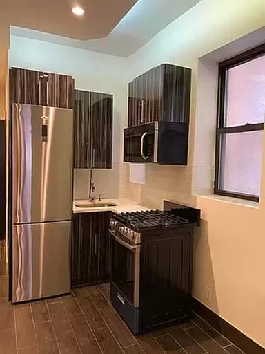 Main picture of 169 Mott St