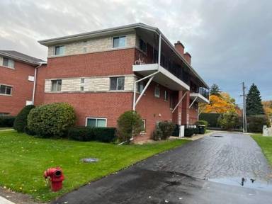 Main picture of 6788 N Sauganash Ave