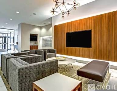 Main picture of 2555 N Clark Apartments