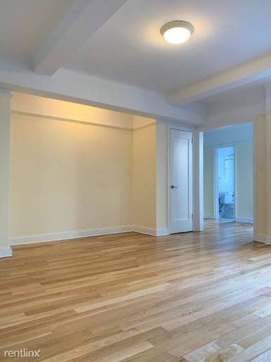 Main picture of 25 E 10th St
