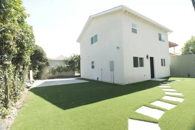 Main picture of 1324 W 30th St