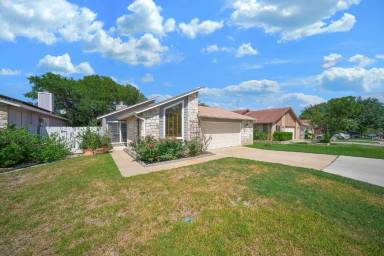 Main picture of 15234 Arroyo Moss St