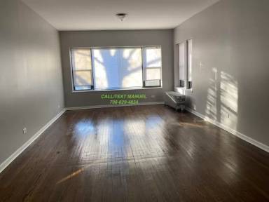 Main picture of 7551 S Essex Ave