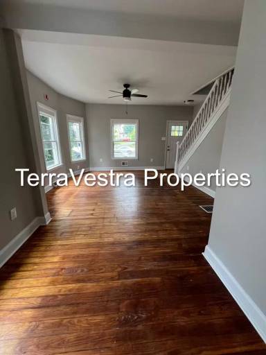 Main picture of 114 W Main St