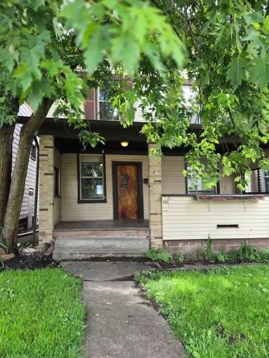 Main picture of 1815 Victoria Ave