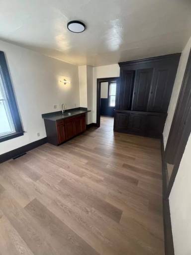 Main picture of 612 E 12th St