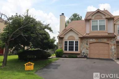 Main picture of 14 Redwood Ln