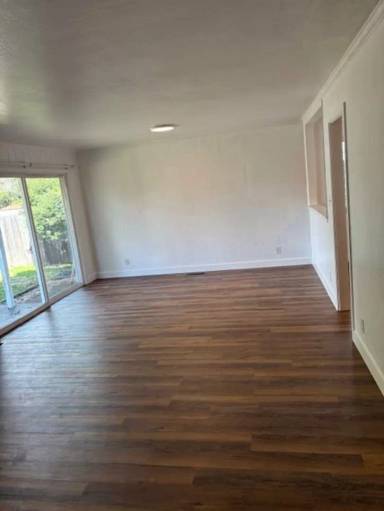 Main picture of 9 Begonia Ln