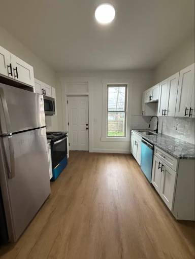Main picture of 433 Hanford St