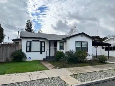 Main picture of 438 E Maple St