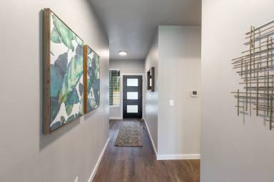 Main picture of 12904 N Market St