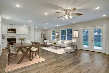 Main picture of 126 W Havner Ln