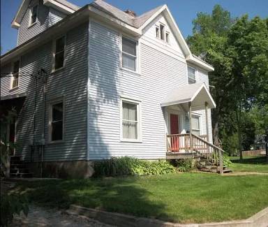 Main picture of 907 N State St