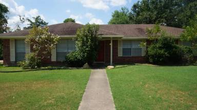 Main picture of 1006 Holik Dr