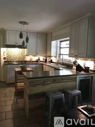 Main picture of 1111 Meadowbrook Rd