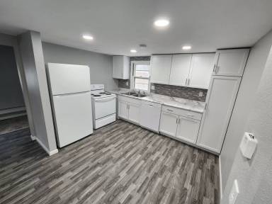 Main picture of 179 8th St NE