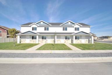 Main picture of 315 N 2650 W
