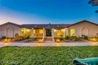 Main picture of 7940 Hickam Ave