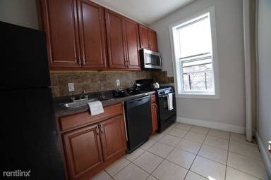 Main picture of 169 Manhattan Ave