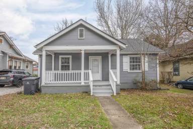 Main picture of 2440 Woodbine Ave