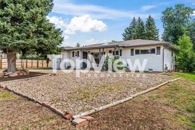 Main picture of 221 Everett Dr