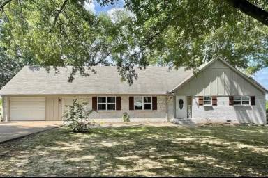 Main picture of 40 Vandergrift Dr