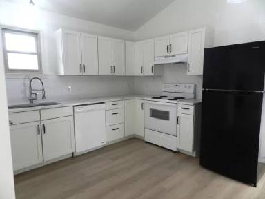 Main picture of 2510 E Eastland St