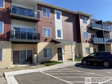 Main picture of 1601 N Windsor Ave