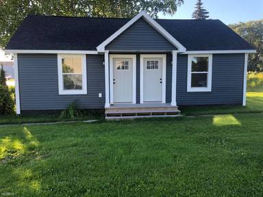 Main picture of 912 E Portage Ave