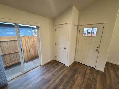 Main picture of 957 NW Upas Ave