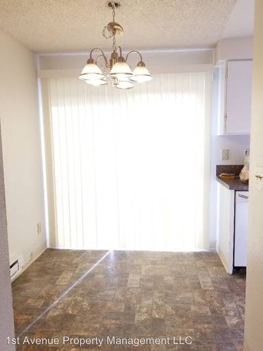 Main picture of 724 W 7th St