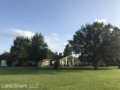 Main picture of 11094 Highway 165 N