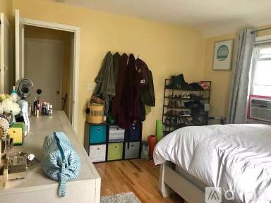 Main picture of 20 Paragon Ln