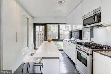Main picture of 1957 3rd St NW