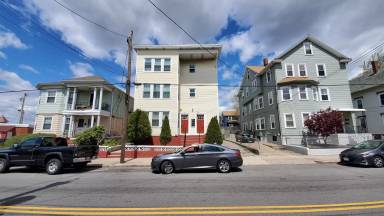 Main picture of 827-829 Main St