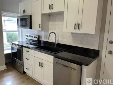 Main picture of 1364 W 58th St